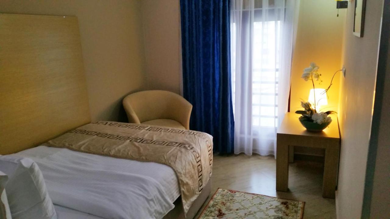 Capital Bruçi 3* Tirana