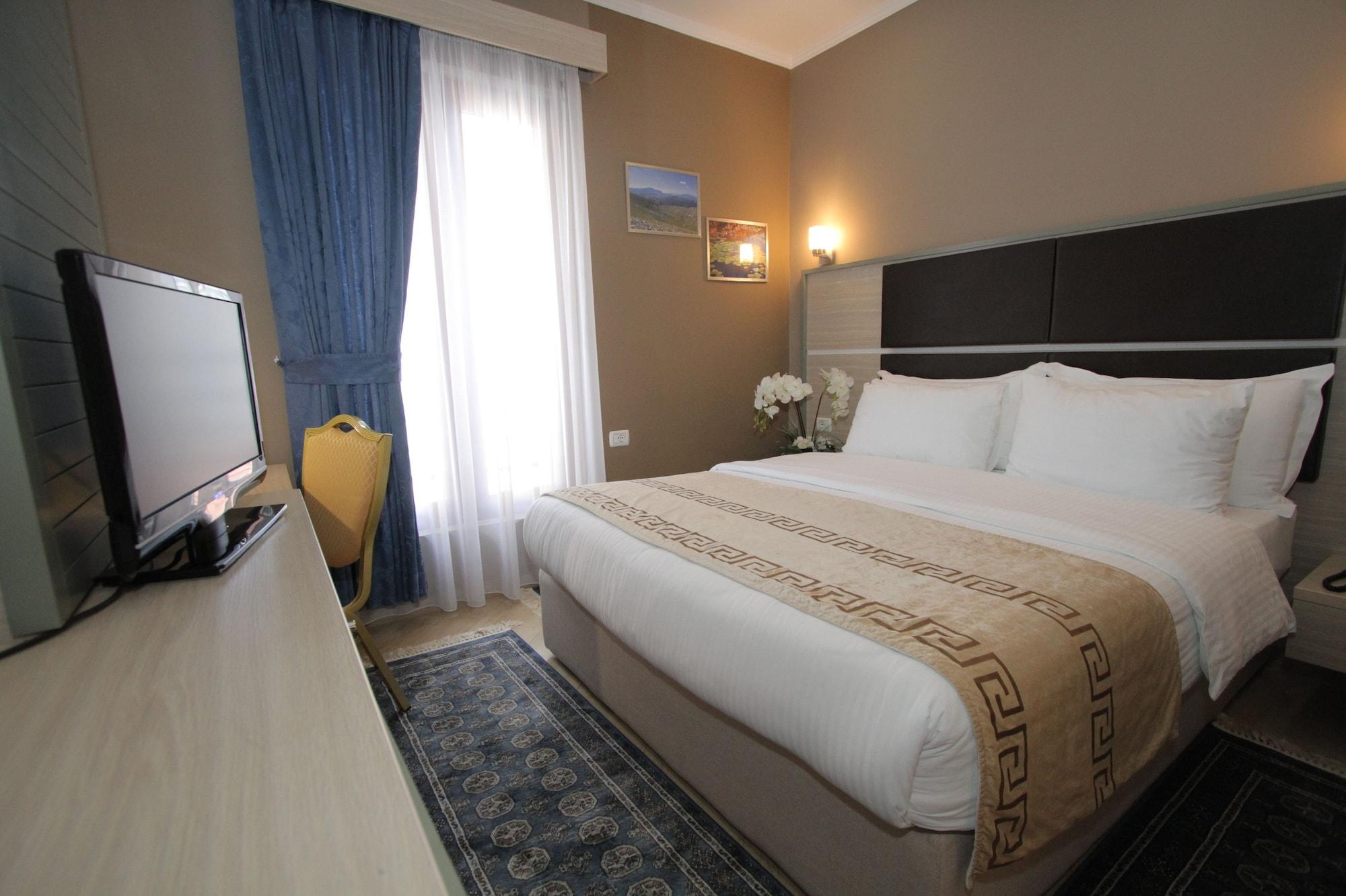 Capital Bruçi Hotel 3*