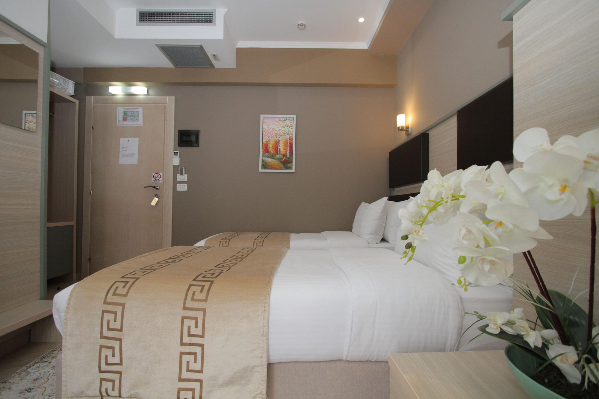 Capital Bruçi Hotel