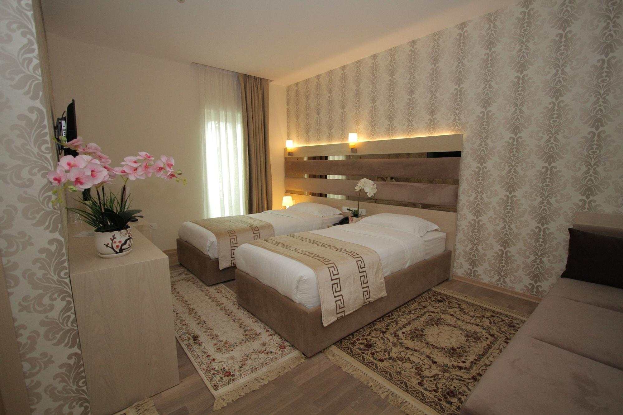 Capital Bruçi Hotel