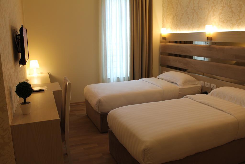 Capital Bruçi Hotel