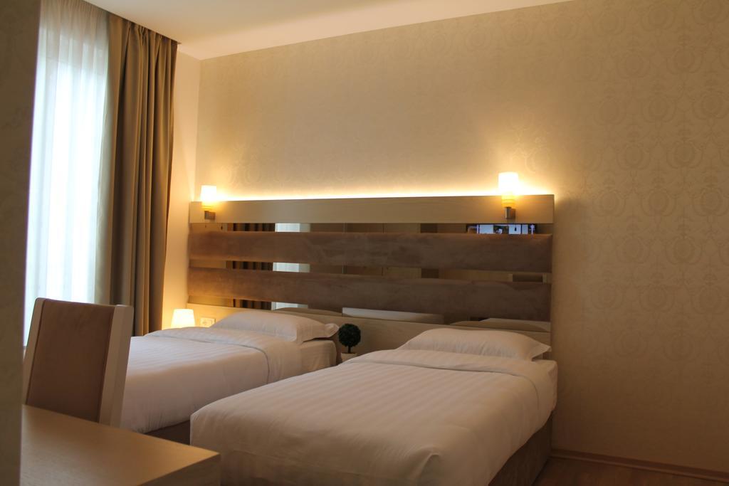 Capital Bruçi Hotel