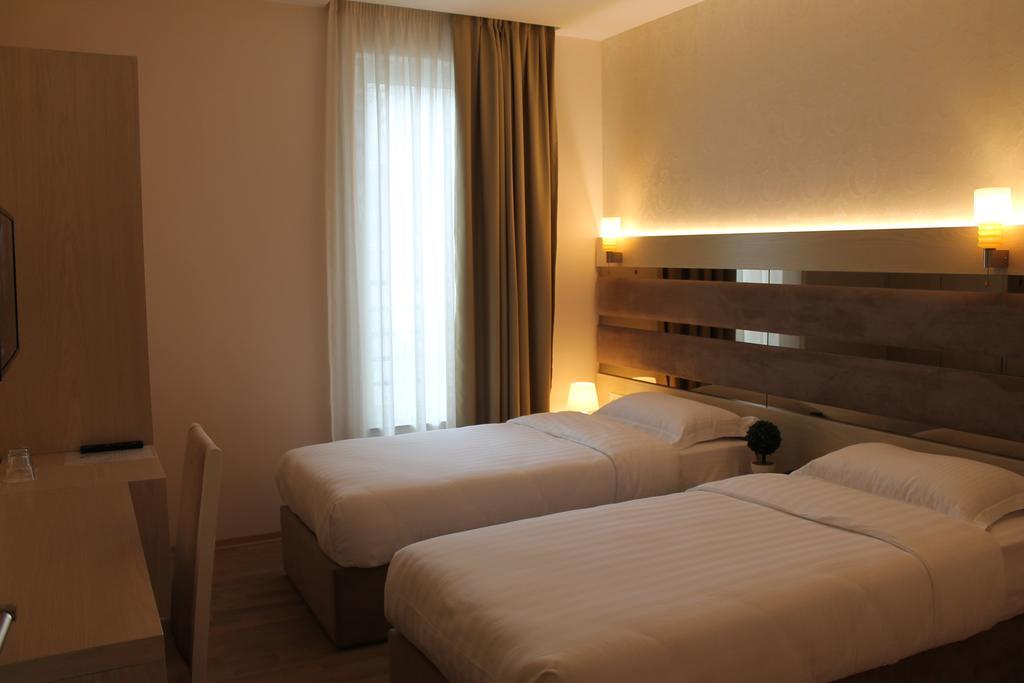 Capital Bruçi Hotel